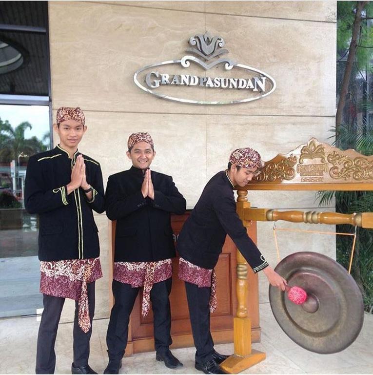 Grand Pasundan Convention Hotel Bandung Exteriör bild
